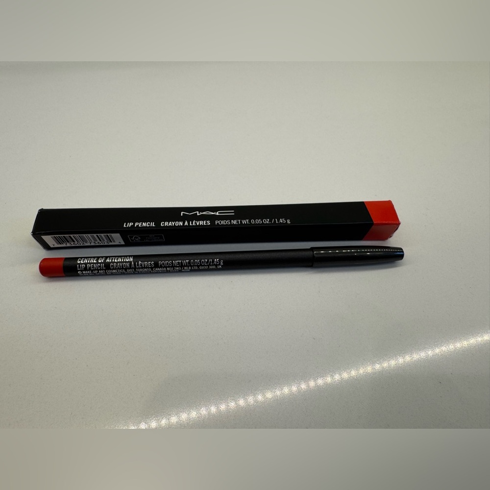 MAC Lip Pencil in Centre of Attention